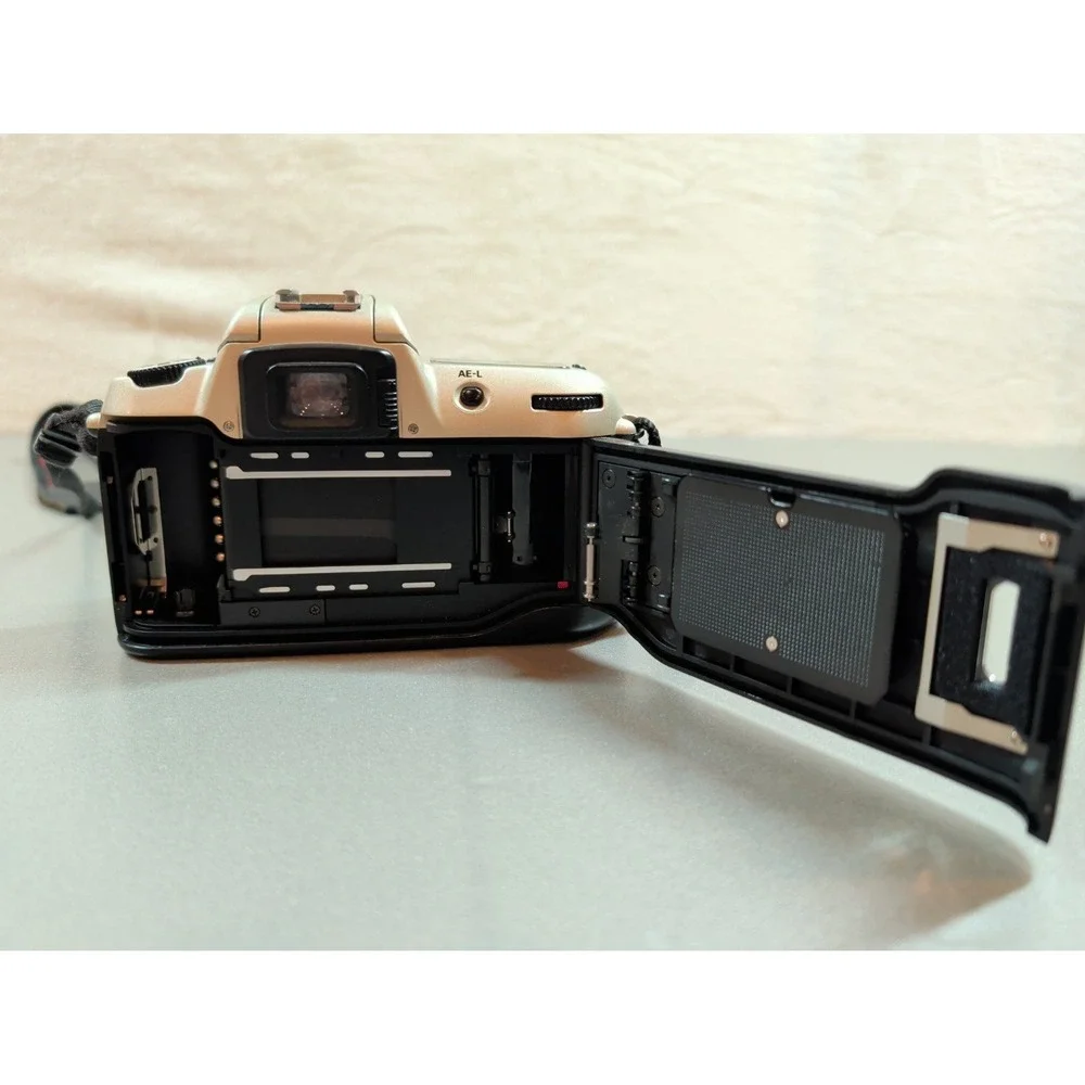 Nikon N60‎ 35mm SLR Film Camera Body Champagne Silver Made in Japan with Strap